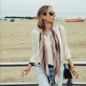 Meet your Posher, Cornelia